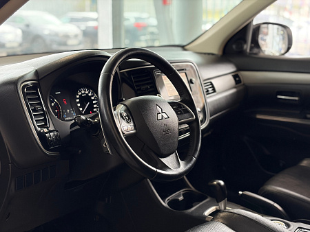 Mitsubishi Outlander 2.4 CVT (167 л.с.) 4WD, 2013 Mitsubishi Outlander 2.4 CVT (167 л.с.) 4WD, 2013 — купить в Нижнем Новгороде