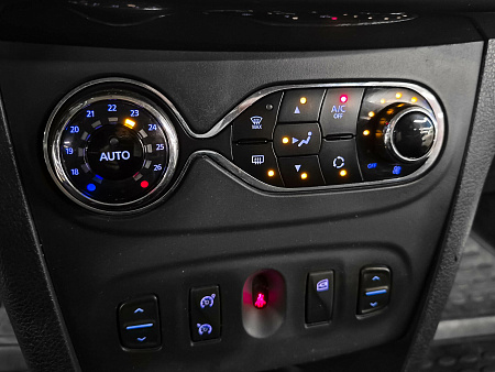 Renault Sandero Stepway 1.6 AT (102 л.с.), 2017 Renault Sandero Stepway 1.6 AT (102 л.с.), 2017 — купить в Нижнем Новгороде