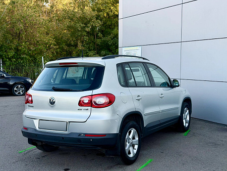 Volkswagen Tiguan 2.0 AT (170 л.с.) 4WD, 2010 — купить в Нижнем Новгороде