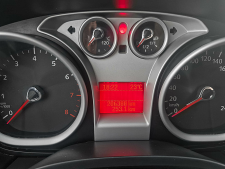 Ford Focus 1.6 MT (100 л.с.), 2010 Ford Focus 1.6 MT (100 л.с.), 2010 — купить в Нижнем Новгороде