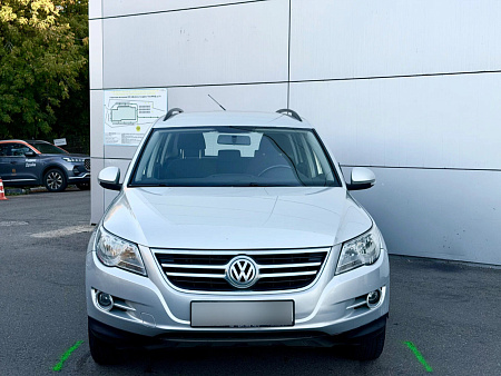 Volkswagen Tiguan 2.0 AT (170 л.с.) 4WD, 2010 — купить в Нижнем Новгороде
