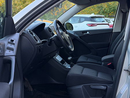 Volkswagen Tiguan 2.0 AT (170 л.с.) 4WD, 2010 — купить в Нижнем Новгороде