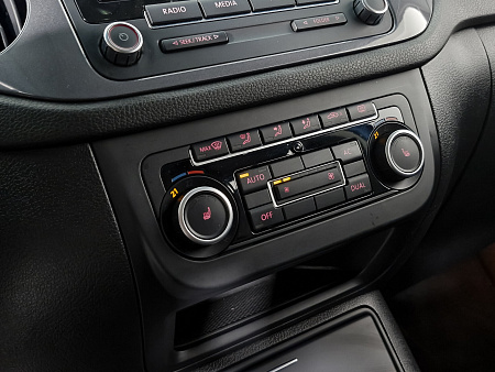 Volkswagen Tiguan 2.0 AT (170 л.с.) 4WD, 2011 — купить в Нижнем Новгороде