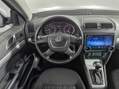 Skoda Octavia 1.6 AT (102 л.с.), 2010 — купить в Нижнем Новгороде