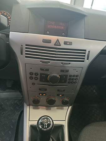 Opel Astra 1.6 MT (115 л.с.), 2011 Opel Astra 1.6 MT (115 л.с.), 2011 — купить в Нижнем Новгороде