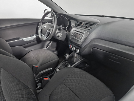 Kia Rio 1.6 AT (123 л.с.), 2015 Kia Rio 1.6 AT (123 л.с.), 2015 — купить в Нижнем Новгороде