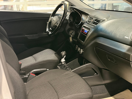Kia Rio 1.4 MT (107 л.с.), 2015 Kia Rio 1.4 MT (107 л.с.), 2015 — купить в Нижнем Новгороде