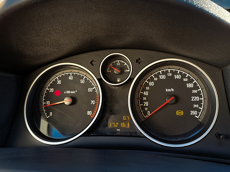 Opel Astra 1.6 MT (115 л.с.), 2011 Opel Astra 1.6 MT (115 л.с.), 2011 — купить в Нижнем Новгороде