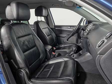 Volkswagen Tiguan 2.0 AT (170 л.с.) 4WD, 2011 — купить в Нижнем Новгороде