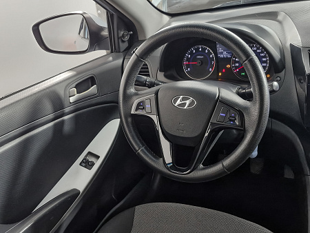 Hyundai Solaris 1.4 MT (107 л.с.), 2011 — купить в Нижнем Новгороде