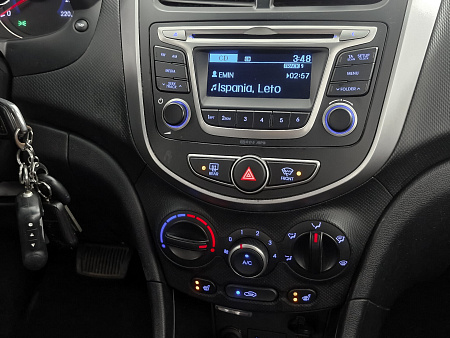 Hyundai Solaris 1.4 AT (107 л.с.), 2015 Hyundai Solaris 1.4 AT (107 л.с.), 2015 — купить в Нижнем Новгороде