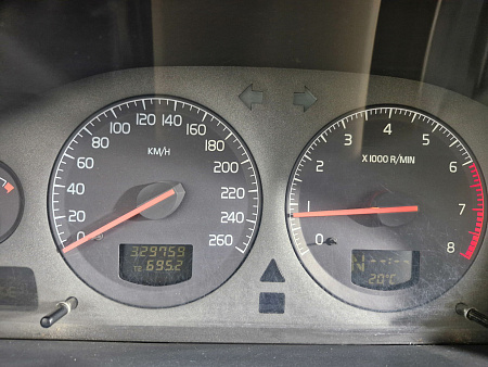 Volvo XC70 2.4 AT (200 л.с.) 4WD, 2001 Volvo XC70 2.4 AT (200 л.с.) 4WD, 2001 — купить в Нижнем Новгороде