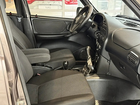 Chevrolet Niva 1.7 MT (80 л.с.) 4WD, 2013 Chevrolet Niva 1.7 MT (80 л.с.) 4WD, 2013 — купить в Нижнем Новгороде
