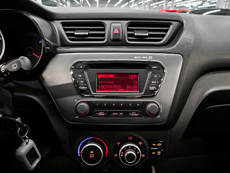 Kia Rio 4-speed 1.6 AT (123 л.с.), 2014 Kia Rio 4-speed 1.6 AT (123 л.с.), 2014 — купить в Нижнем Новгороде