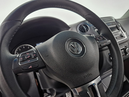 Volkswagen Tiguan 2.0 AT (170 л.с.) 4WD, 2011 — купить в Нижнем Новгороде