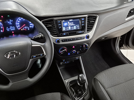 Hyundai Solaris 1.4 MT (100 л.с.), 2017 Hyundai Solaris 1.4 MT (100 л.с.), 2017 — купить в Нижнем Новгороде