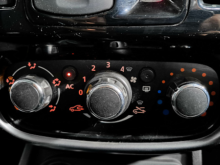 Renault Duster 1.6 MT (102 л.с.) 4WD, 2012 — купить в Нижнем Новгороде