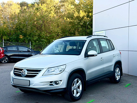 Volkswagen Tiguan 2.0 AT (170 л.с.) 4WD, 2010 — купить в Нижнем Новгороде