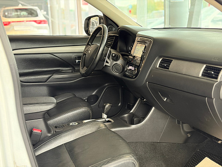 Mitsubishi Outlander 2.4 CVT (167 л.с.) 4WD, 2013 Mitsubishi Outlander 2.4 CVT (167 л.с.) 4WD, 2013 — купить в Нижнем Новгороде