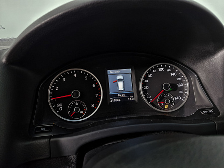 Volkswagen Tiguan 2.0 AT (170 л.с.) 4WD, 2011 — купить в Нижнем Новгороде