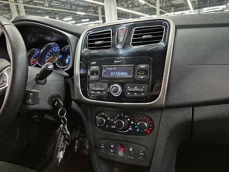 Renault Logan 1.6 MT (82 л.с.), 2019 Renault Logan 1.6 MT (82 л.с.), 2019 — купить в Нижнем Новгороде
