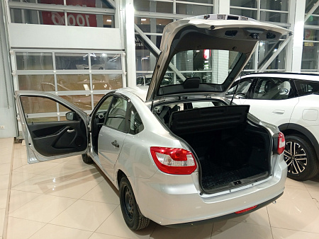 Lada (Ваз) Granta 1.6 MT (87 л.с.), 2015 — купить в Нижнем Новгороде