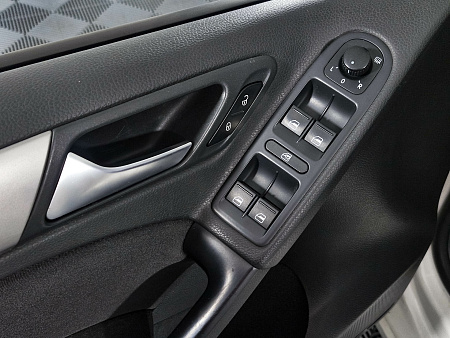 Volkswagen Golf 1.6 MT (102 л.с.), 2012 Volkswagen Golf 1.6 MT (102 л.с.), 2012 — купить в Нижнем Новгороде