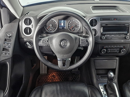 Volkswagen Tiguan 2.0 AT (170 л.с.) 4WD, 2011 — купить в Нижнем Новгороде