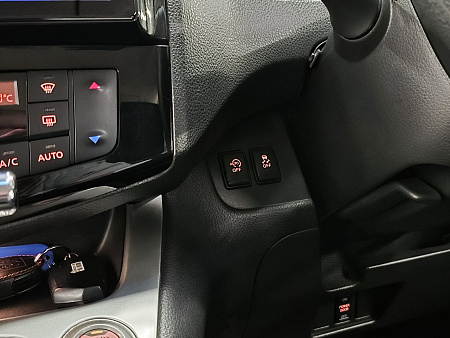 Nissan Serena 2.0hyb CVT (147 л.с.), 2015 Nissan Serena 2.0hyb CVT (147 л.с.), 2015 — купить в Нижнем Новгороде
