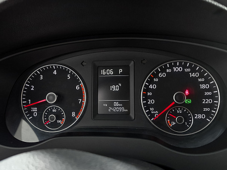 Volkswagen Jetta 1.6 AT (105 л.с.), 2014 — купить в Нижнем Новгороде