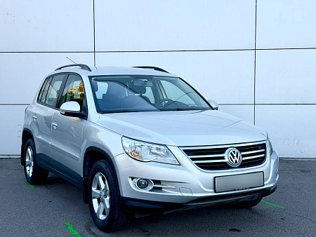 Volkswagen Tiguan 2.0 AT (170 л.с.) 4WD, 2010 — купить в Нижнем Новгороде