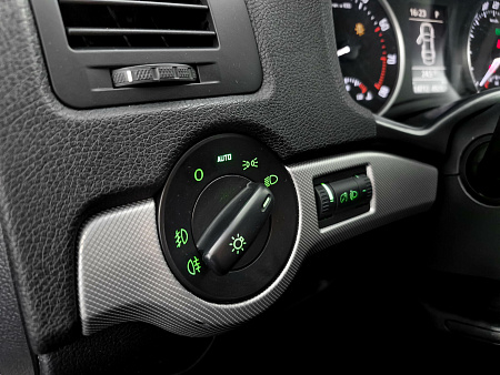 Skoda Octavia 1.6 AT (102 л.с.), 2010 — купить в Нижнем Новгороде