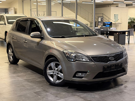 Kia Ceed 2.0 AT (143 л.с.), 2010 Kia Ceed 2.0 AT (143 л.с.), 2010 — купить в Нижнем Новгороде