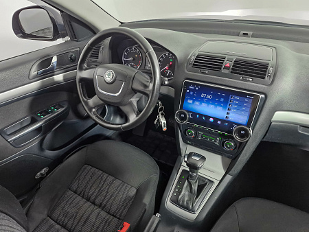 Skoda Octavia 1.6 AT (102 л.с.), 2010 — купить в Нижнем Новгороде
