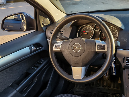 Opel Astra 1.6 MT (115 л.с.), 2011 Opel Astra 1.6 MT (115 л.с.), 2011 — купить в Нижнем Новгороде