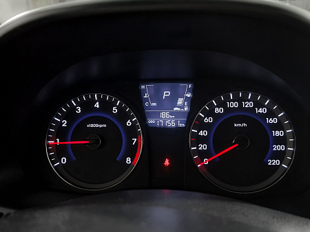 Hyundai Solaris 1.4 AT (107 л.с.), 2011 Hyundai Solaris 1.4 AT (107 л.с.), 2011 — купить в Нижнем Новгороде