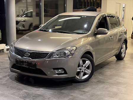 Kia Ceed 2.0 AT (143 л.с.), 2010 Kia Ceed 2.0 AT (143 л.с.), 2010 — купить в Нижнем Новгороде