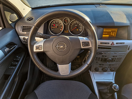 Opel Astra 1.6 MT (115 л.с.), 2011 Opel Astra 1.6 MT (115 л.с.), 2011 — купить в Нижнем Новгороде