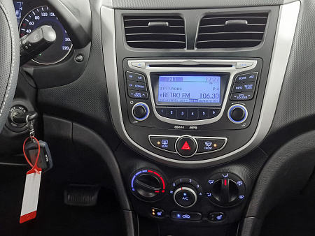 Hyundai Solaris 1.4 AT (107 л.с.), 2011 Hyundai Solaris 1.4 AT (107 л.с.), 2011 — купить в Нижнем Новгороде